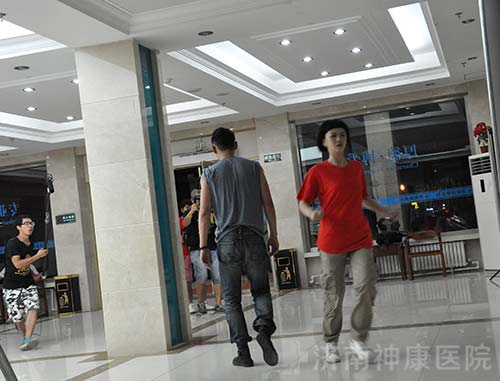 �ڼ�����ҽԺȡ������ĵ�Ӱ���°볡����ӳ